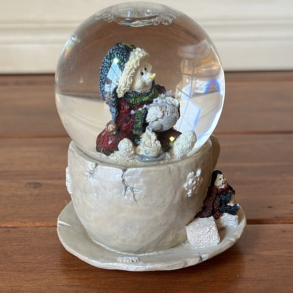 BOYDS BEARS & FRIENDS Miniature Snow Woman with Penguin Snow Globe - Picture 10 of 11